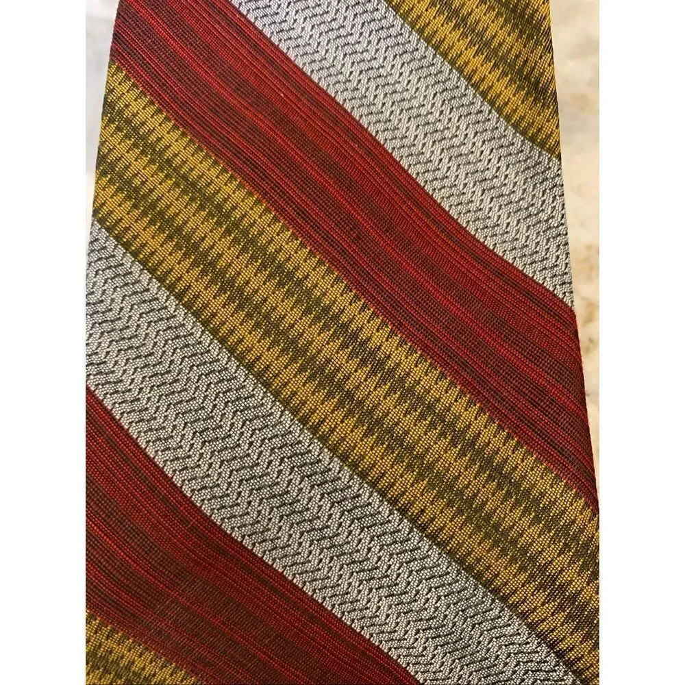 Vintage Necktie Red Grey Gold #stunning tie
